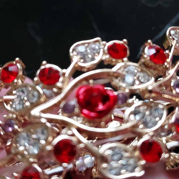 Rhinestones and Roses 🌹 goldtone bracelet, vintage, EUC - Picture 8 of 9